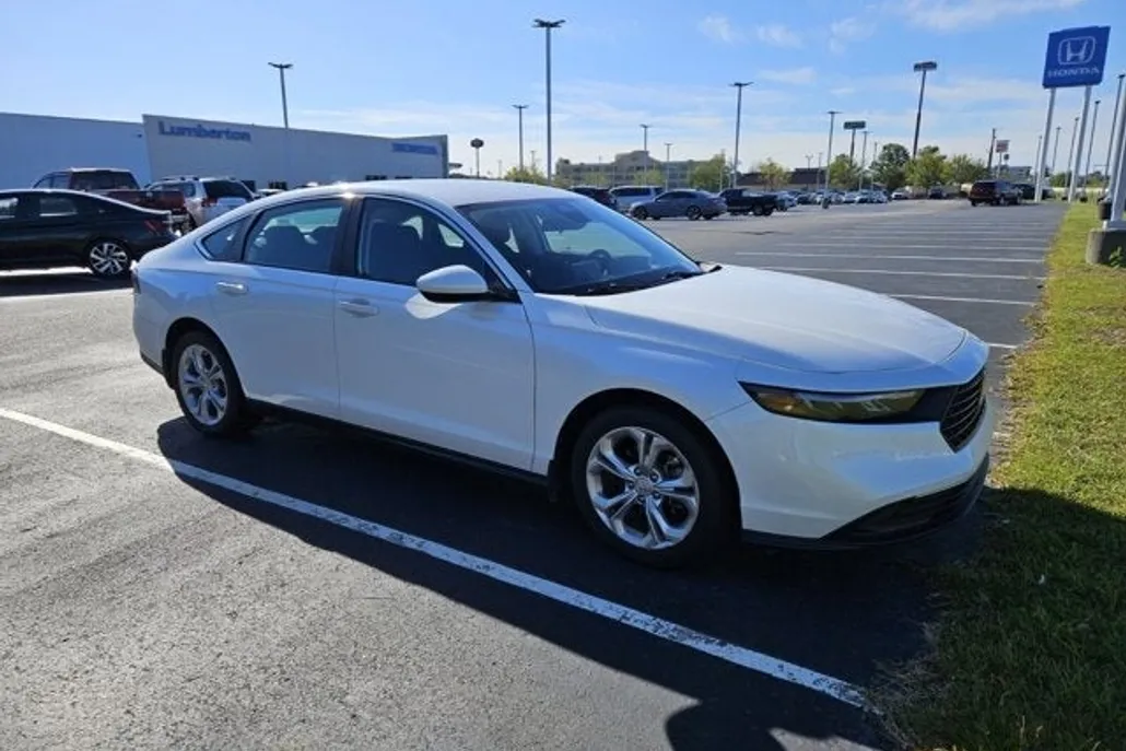 2023 Honda Accord LX photo 1