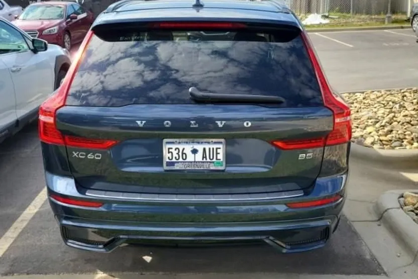 2024 Volvo XC60 B5 Ultimate photo 1