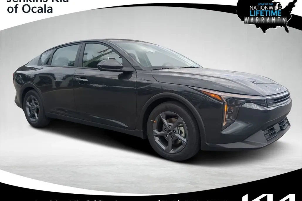 2025 Kia K4 LXS photo 1