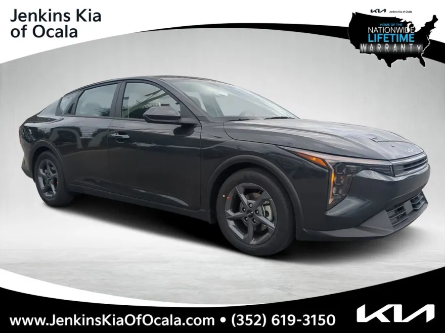 2025 Kia K4 LXS photo 1