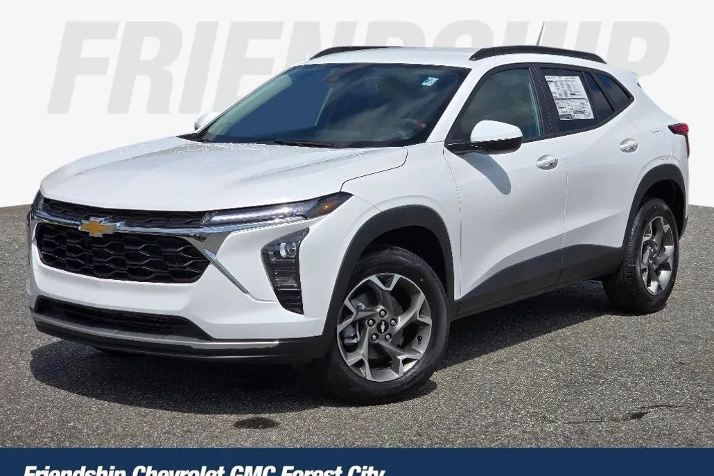 2025 Chevrolet Trax LT photo 1