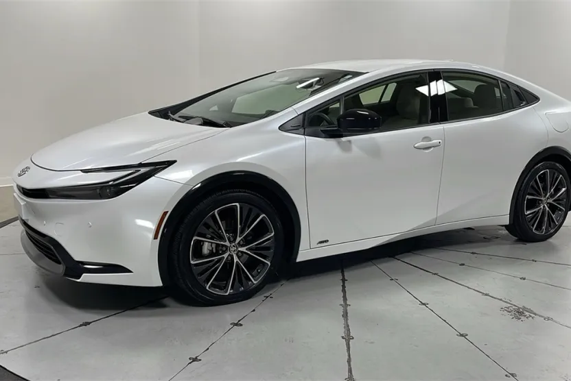 2025 Toyota Prius XLE photo 1