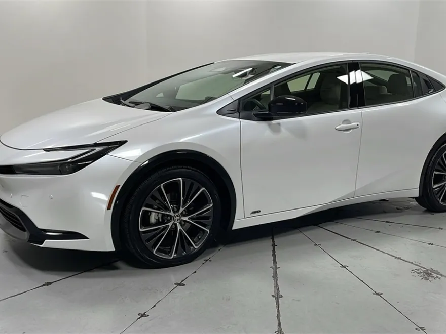 2025 Toyota Prius XLE photo 1