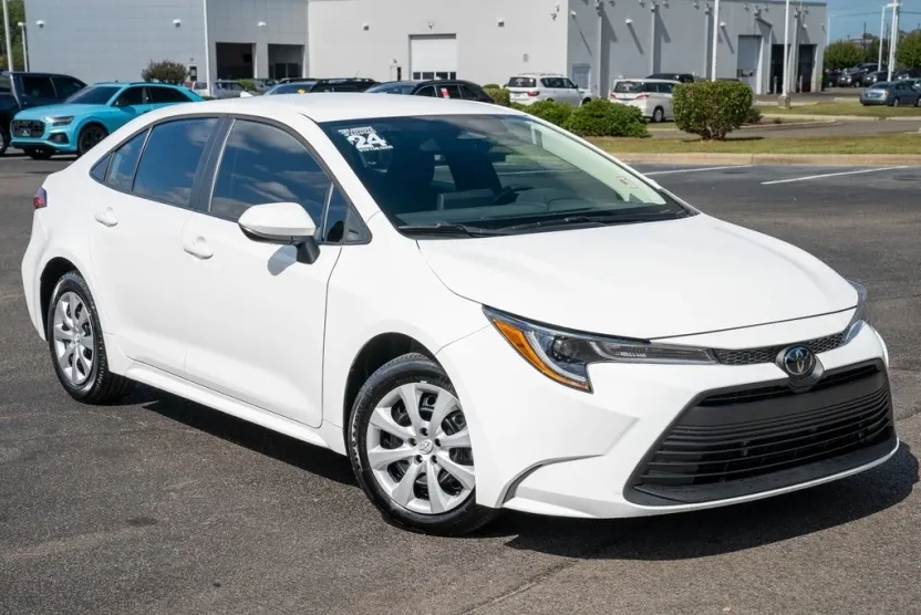 2024 Toyota Corolla LE photo 1