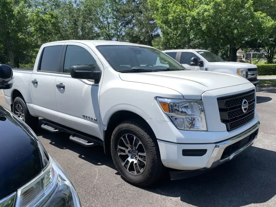 2022 Nissan Titan photo 1