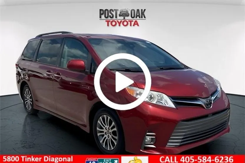 2020 Toyota Sienna XLE photo 1