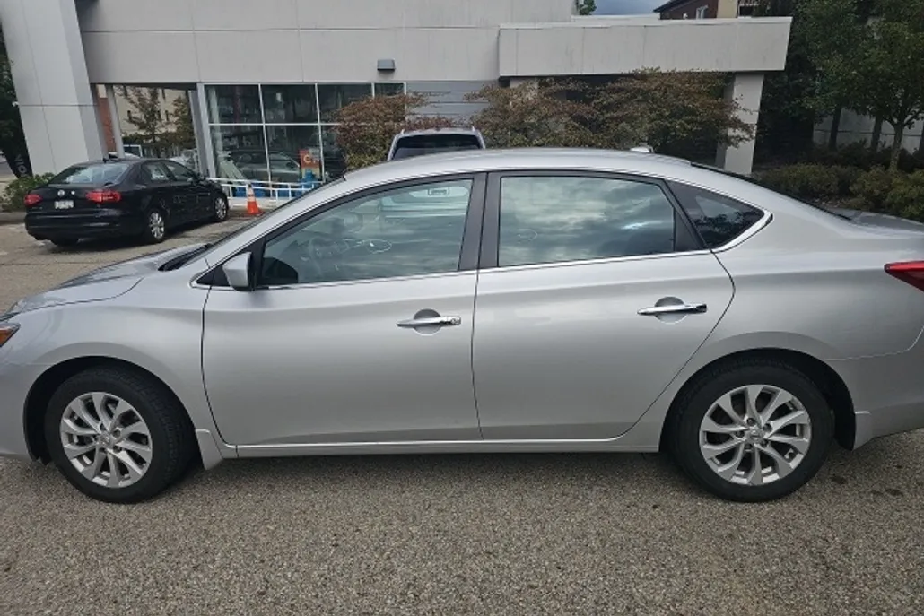 2019 Nissan Sentra SV photo 1
