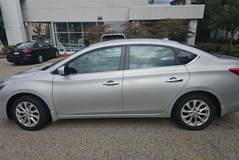2019 Nissan Sentra SV photo 1