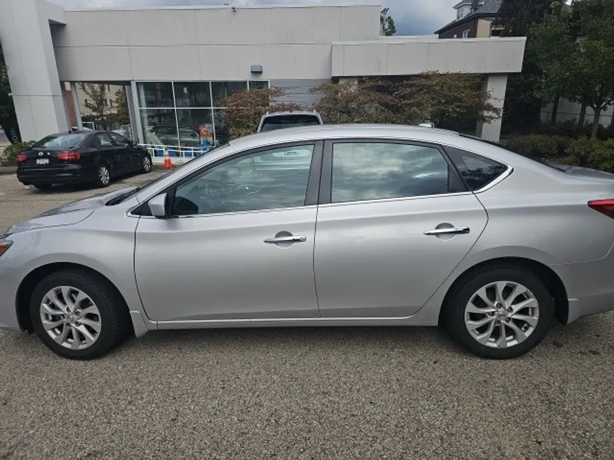 2019 Nissan Sentra SV photo 1