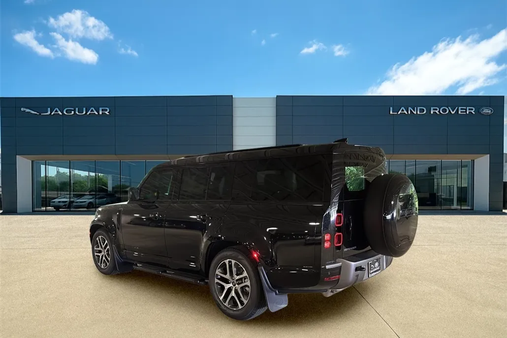 2025 Land Rover Defender 130 X-Dynamic SE photo 1