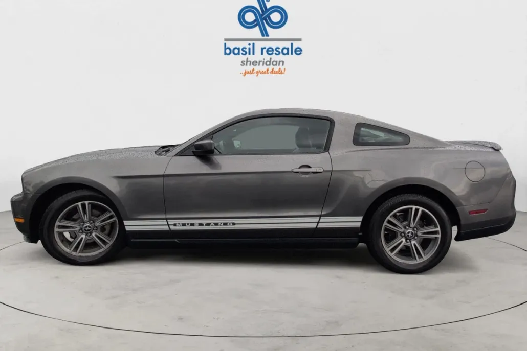 2010 Ford Mustang V6 Premium photo 1