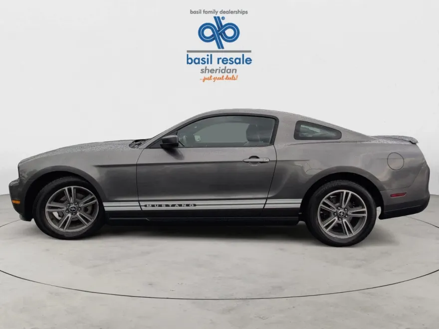 2010 Ford Mustang V6 Premium photo 1