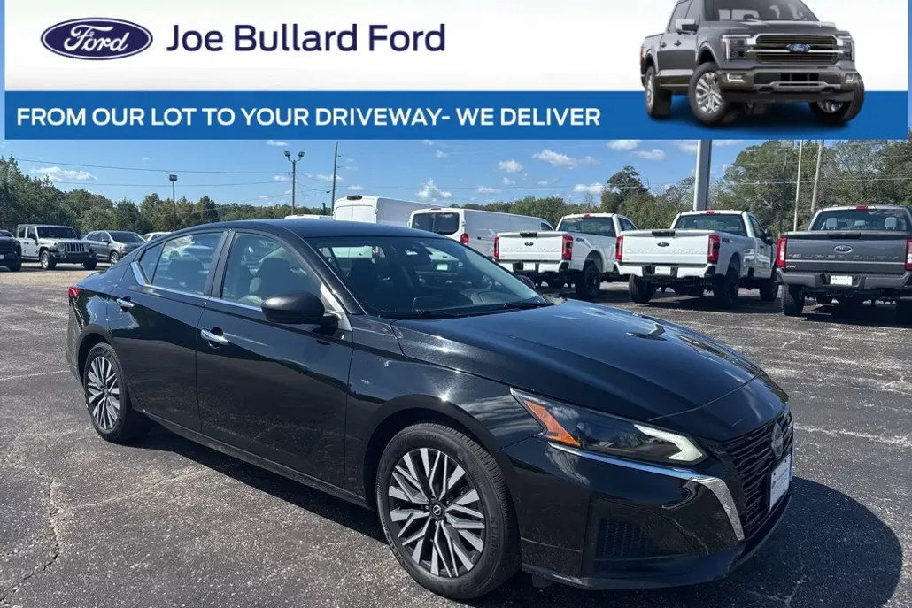 2024 Nissan Altima 2.5 SV photo 1