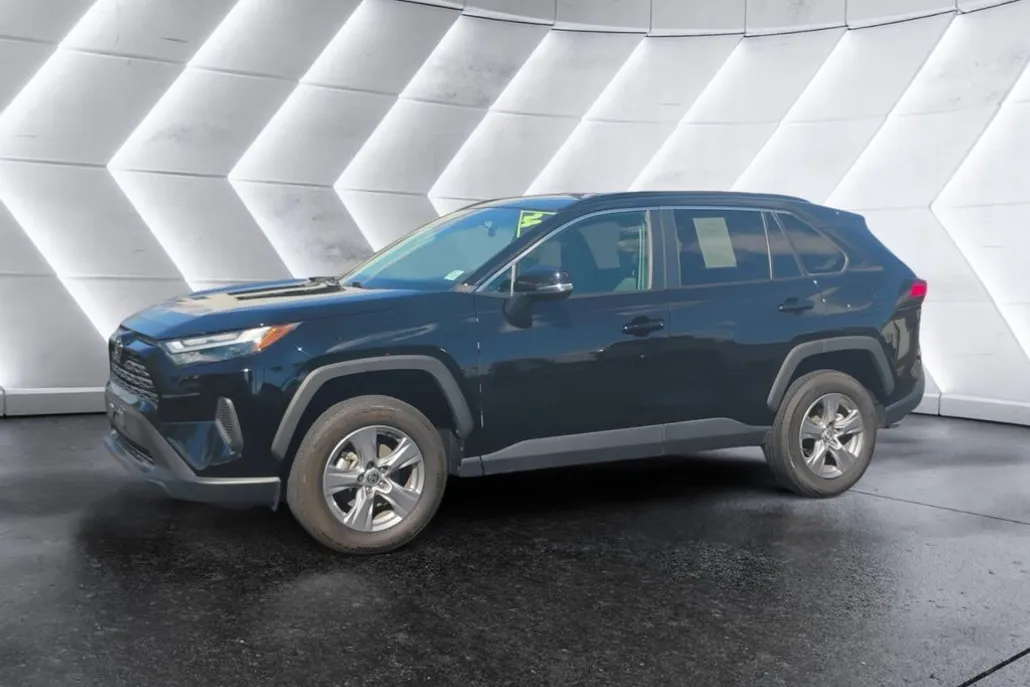 2024 Toyota RAV4 XLE photo 1
