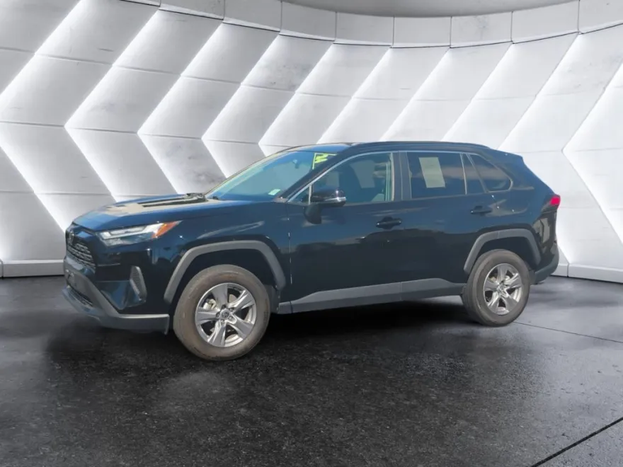 2024 Toyota RAV4 XLE photo 1