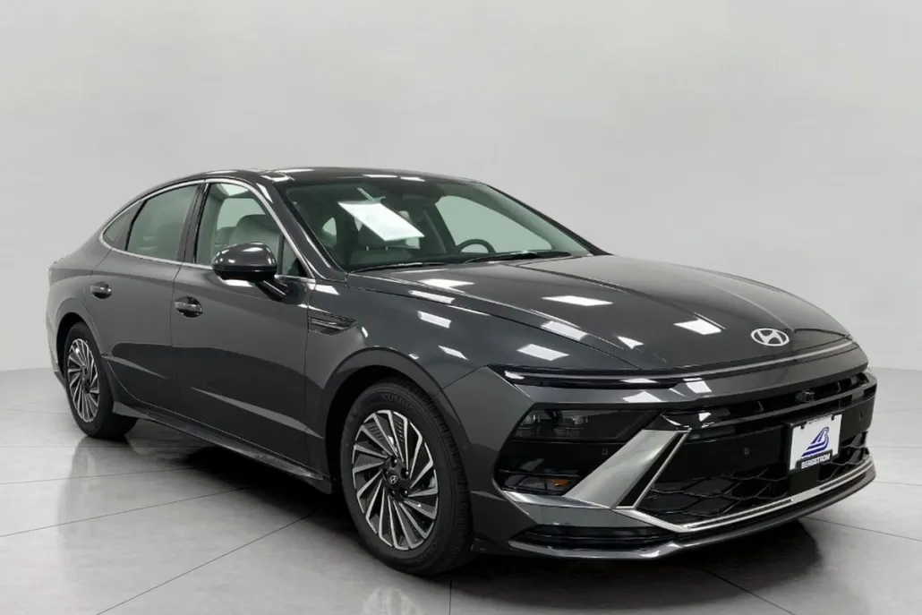 2025 Hyundai Sonata Hybrid Limited photo 1