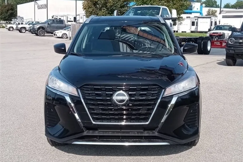 2024 Nissan Kicks SV photo 1