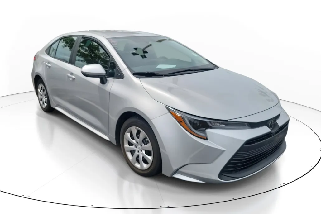 2024 Toyota Corolla LE photo 1