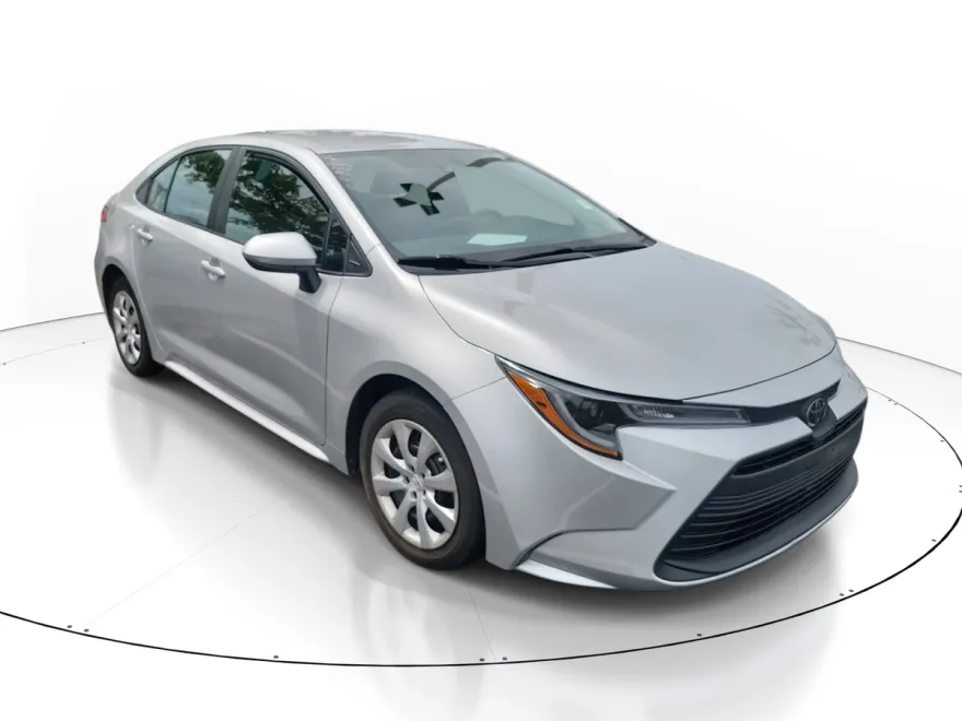 2024 Toyota Corolla LE photo 1