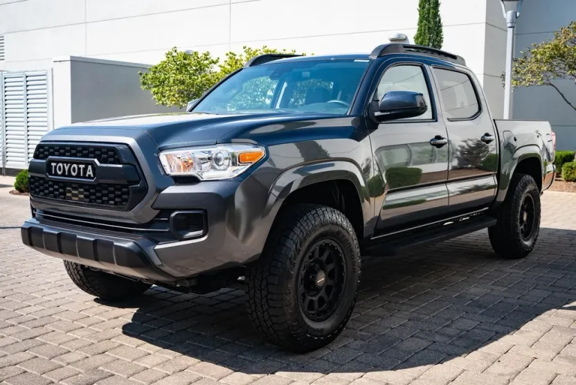 2022 Toyota Tacoma SR photo 1