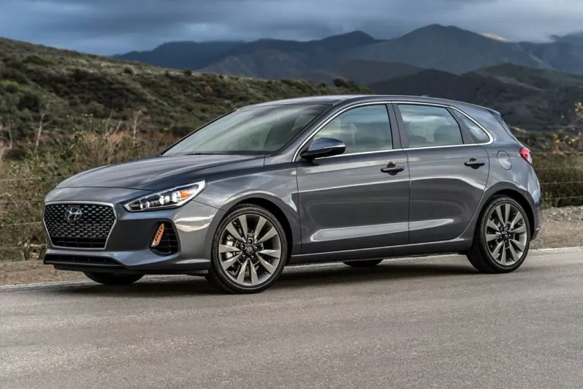 2019 Hyundai Elantra GT Base photo 1