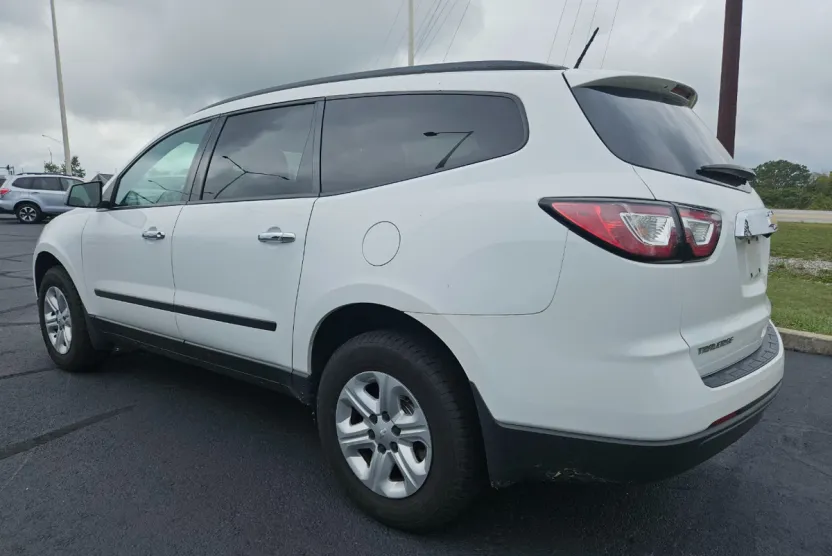 2017 Chevrolet Traverse 1LS photo 1
