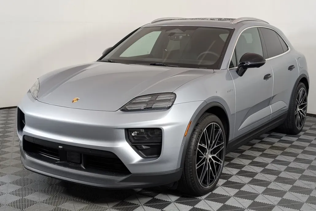 2025 Porsche Macan Electric 4 photo 1