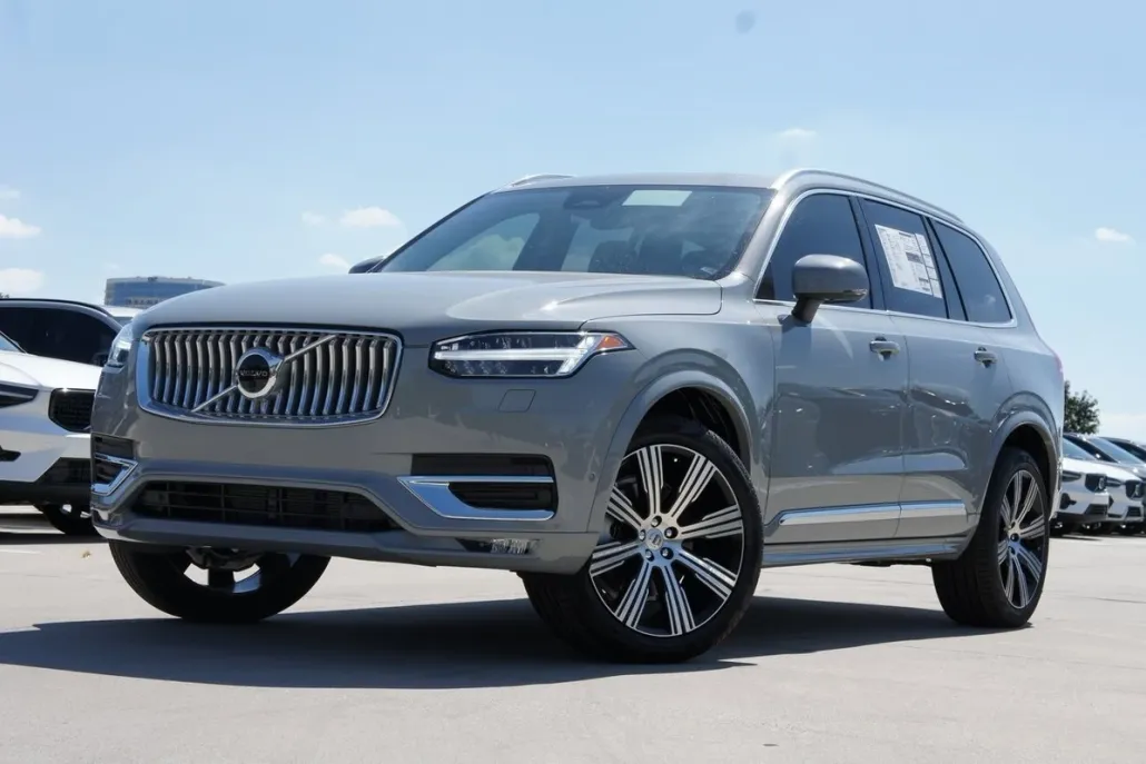 2025 Volvo XC90 Plus photo 1