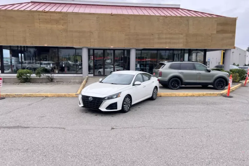 2023 Nissan Altima 2.5 SV photo 1