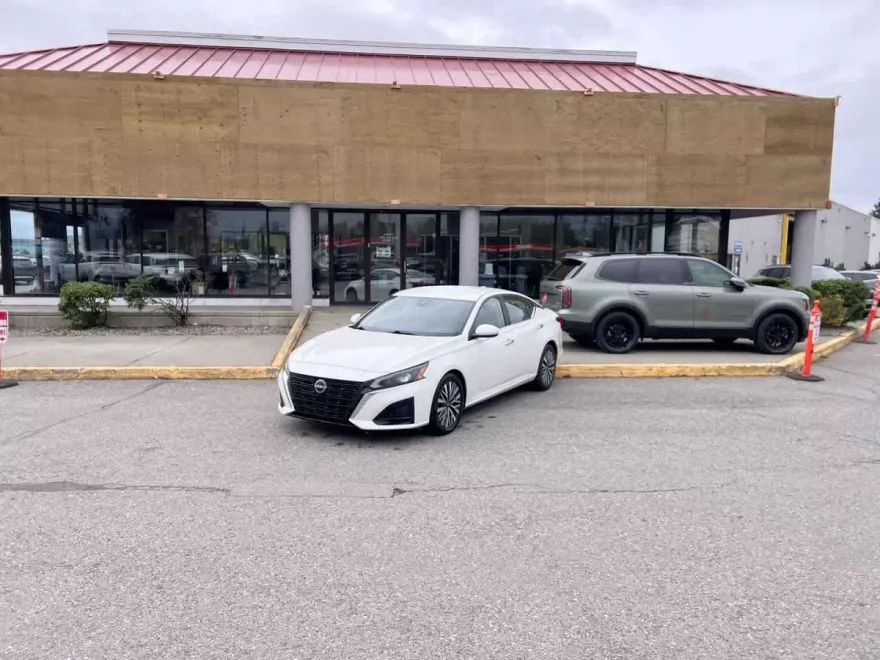 2023 Nissan Altima 2.5 SV photo 1