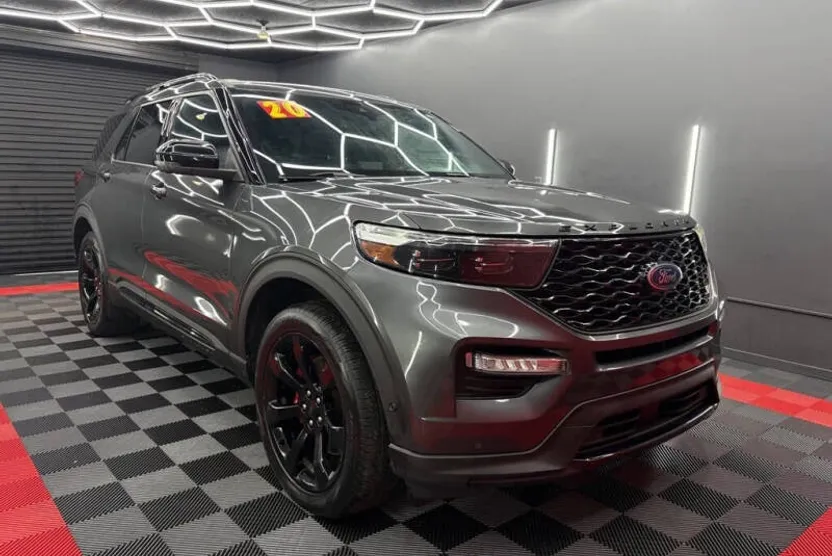 2020 Ford Explorer ST photo 1