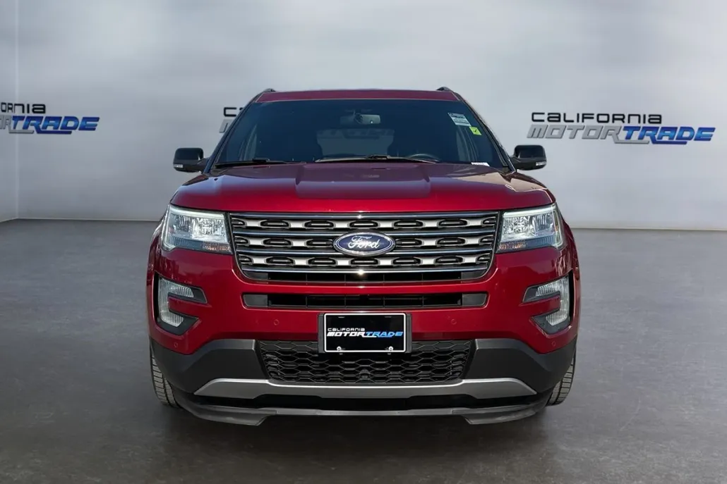2017 Ford Explorer XLT photo 1
