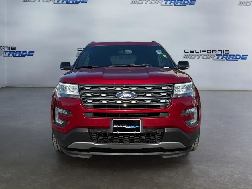 2017 Ford Explorer XLT photo 1