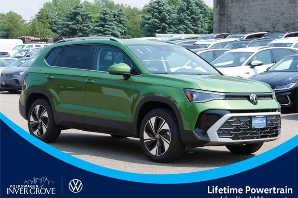2025 Volkswagen Taos SE photo 1