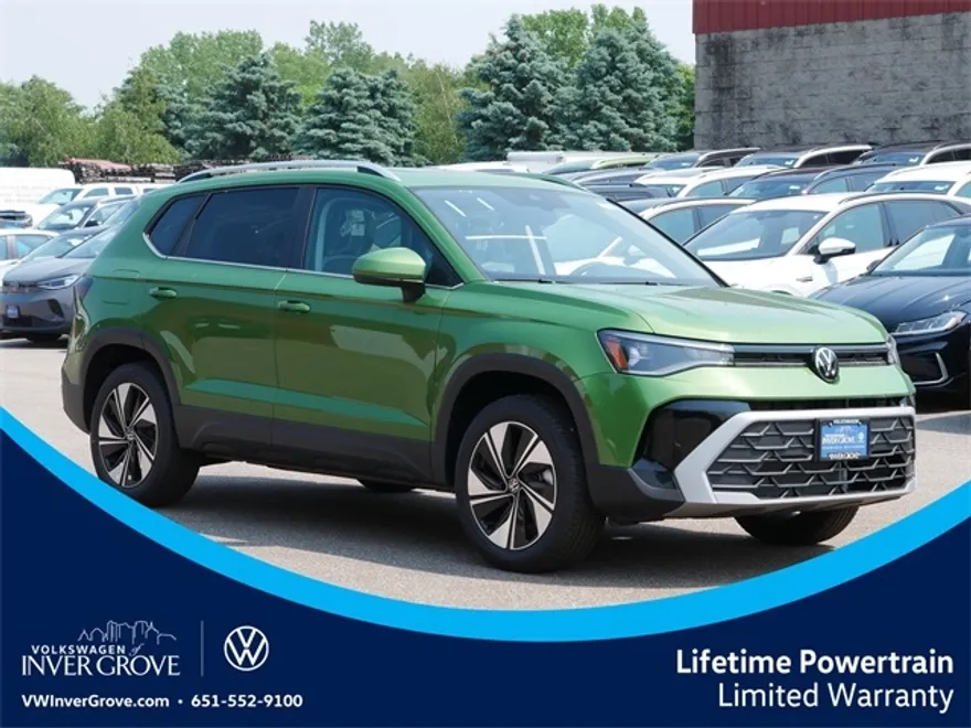 2025 Volkswagen Taos SE photo 1