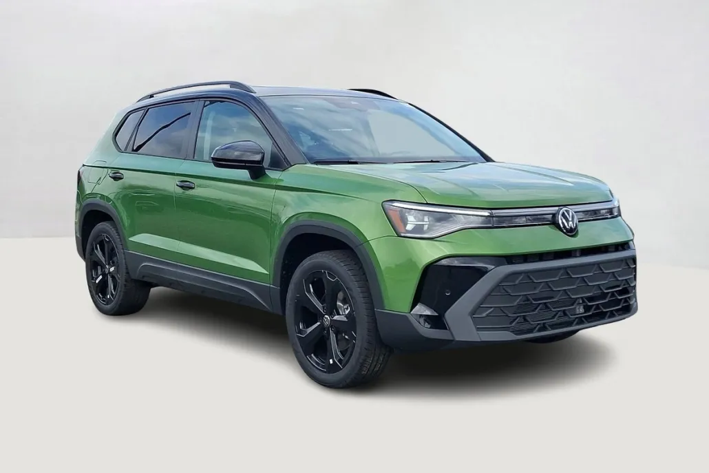 2025 Volkswagen Taos SE photo 1
