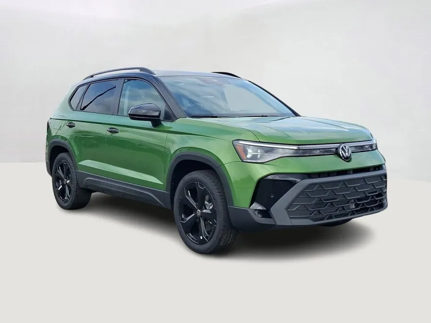 2025 Volkswagen Taos SE photo 1