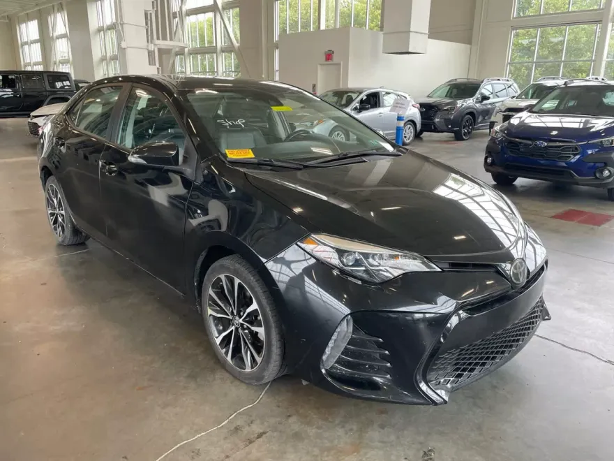 2019 Toyota Corolla SE photo 1