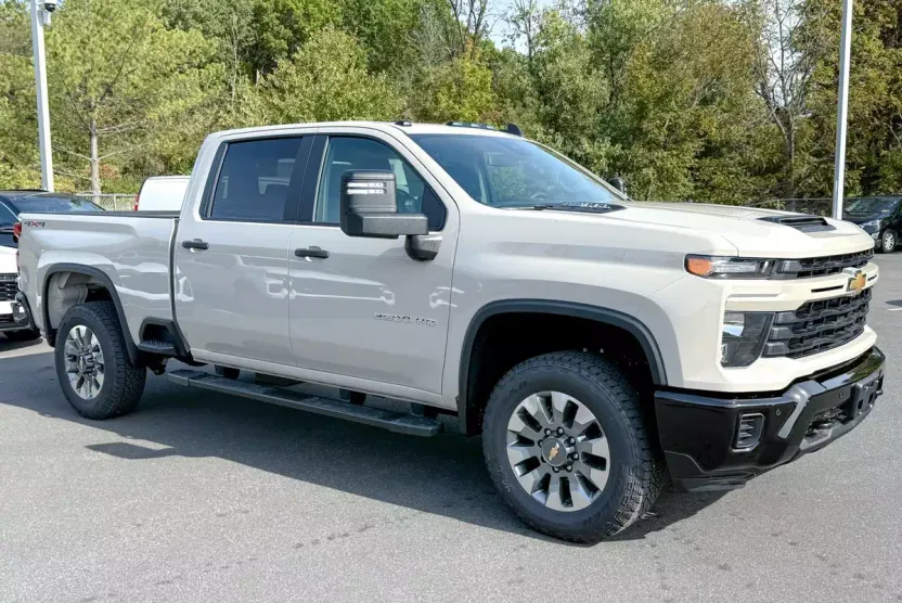 2026 Chevrolet Silverado 2500HD Custom photo 1