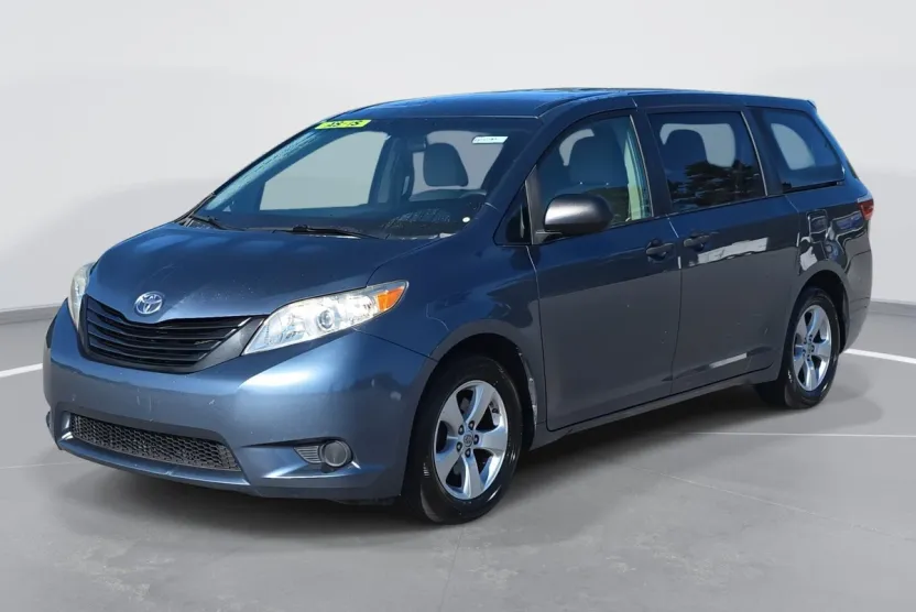 2015 Toyota Sienna L photo 1