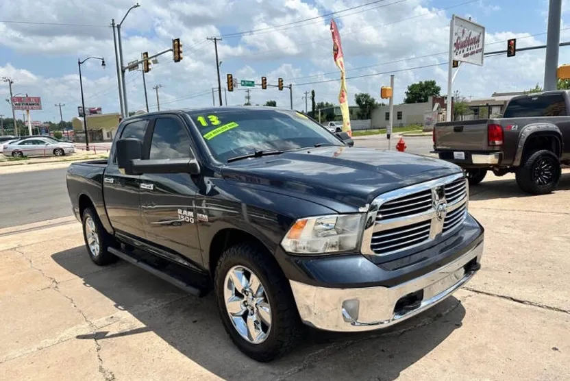 2013 Ram 1500 SLT photo 1