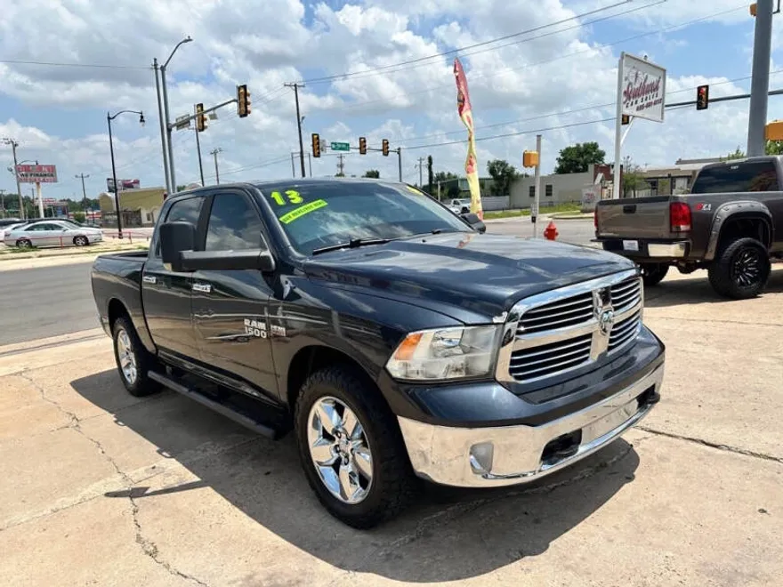 2013 Ram 1500 SLT photo 1