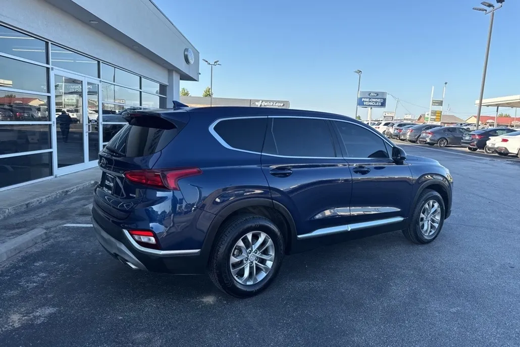 2019 Hyundai Santa Fe SEL photo 1