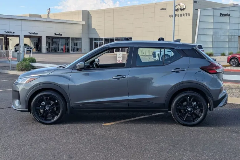 2024 Nissan Kicks SV photo 1