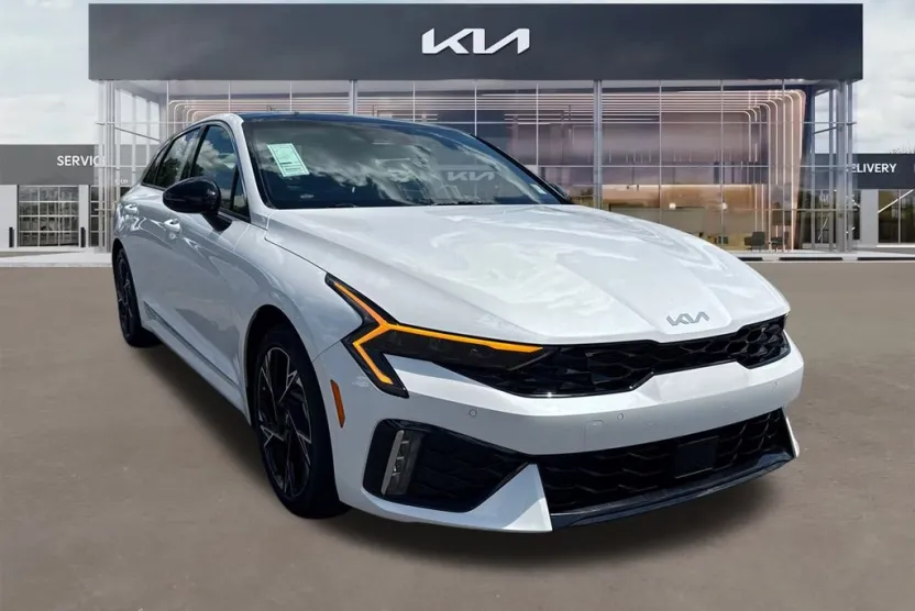 2025 Kia K5 GT-Line photo 1