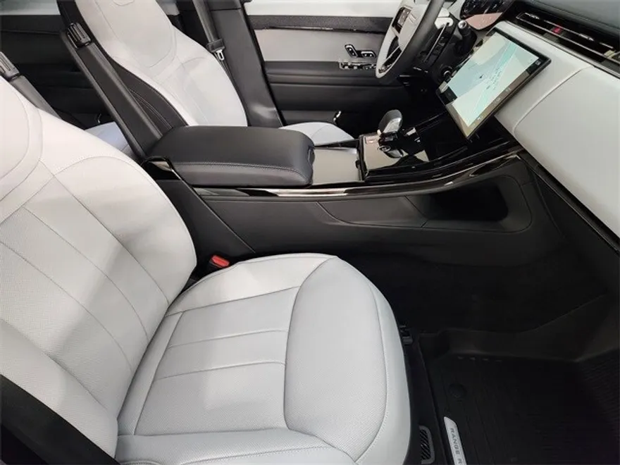 2025 Land Rover Range Rover Sport SE photo 1
