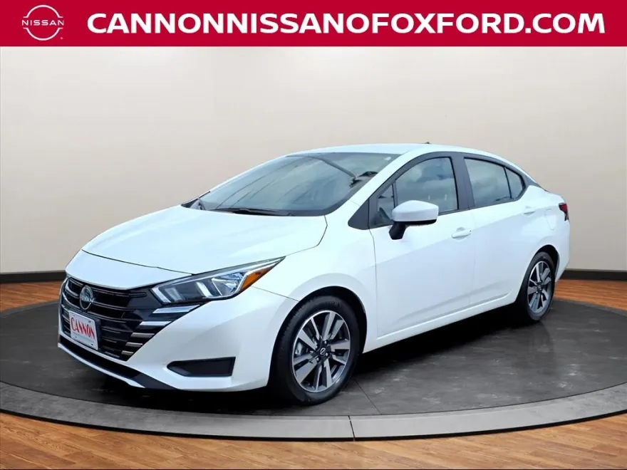 2024 Nissan Versa 1.6 SV photo 1