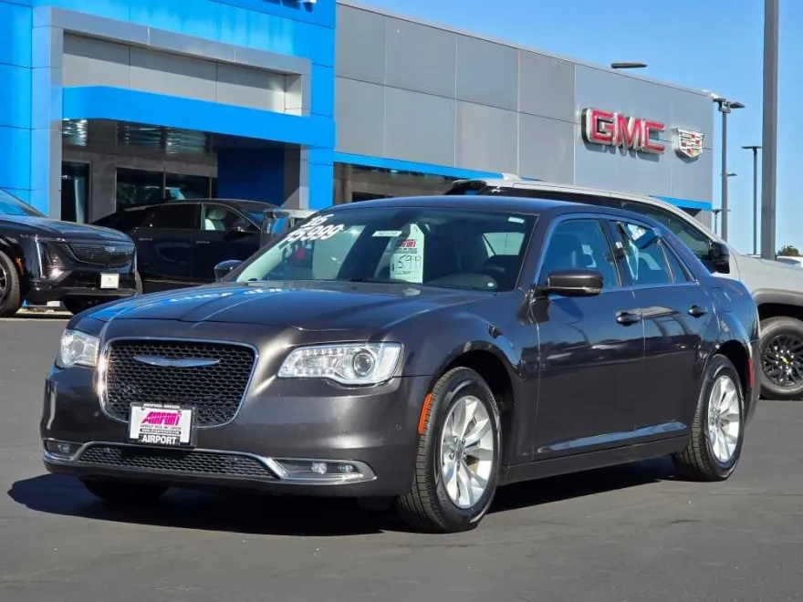 2016 Chrysler 300 Limited photo 1