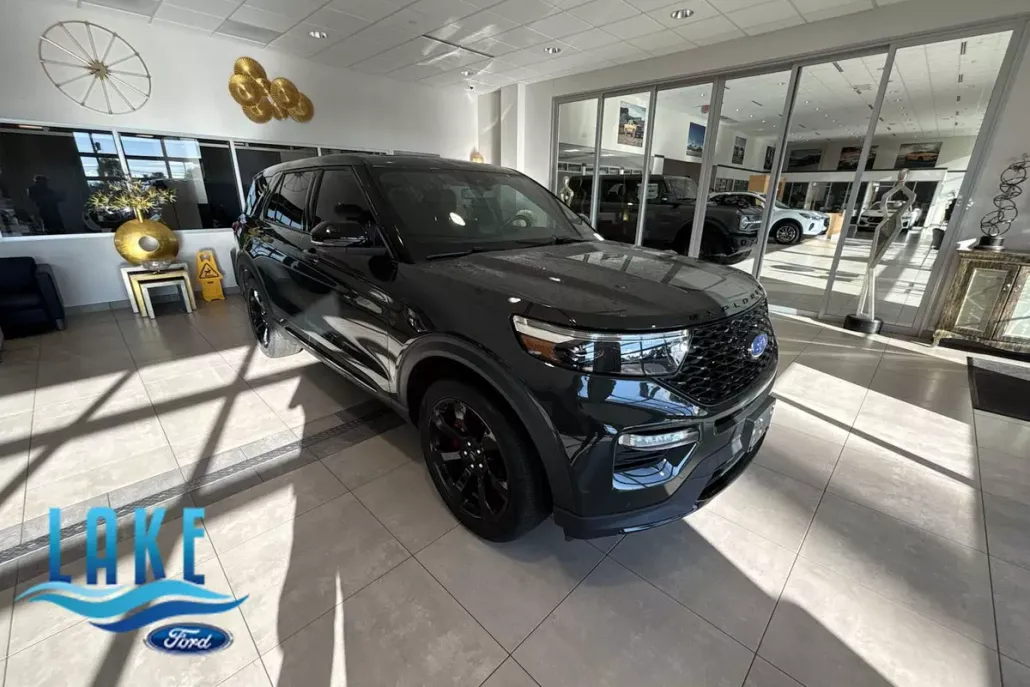 2022 Ford Explorer ST photo 1