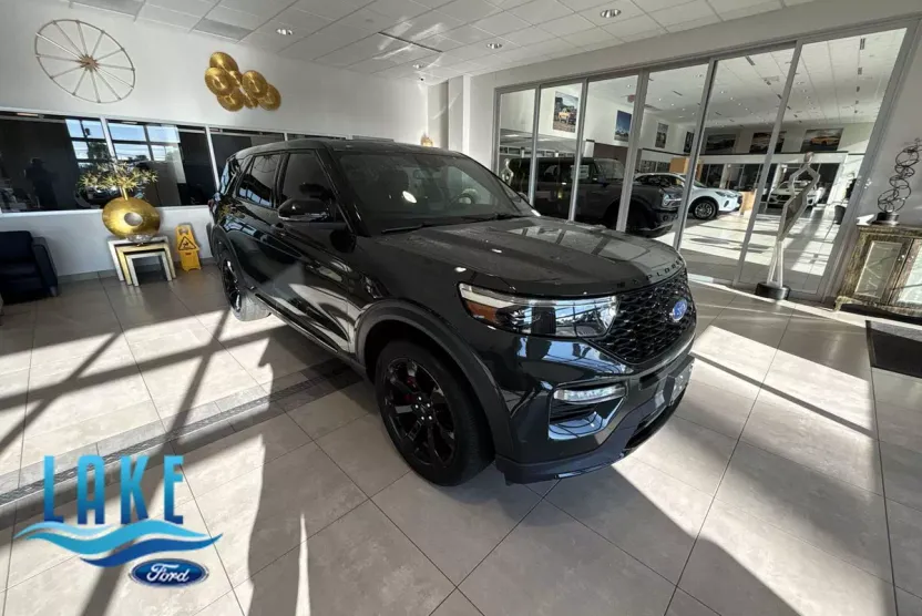 2022 Ford Explorer ST photo 1